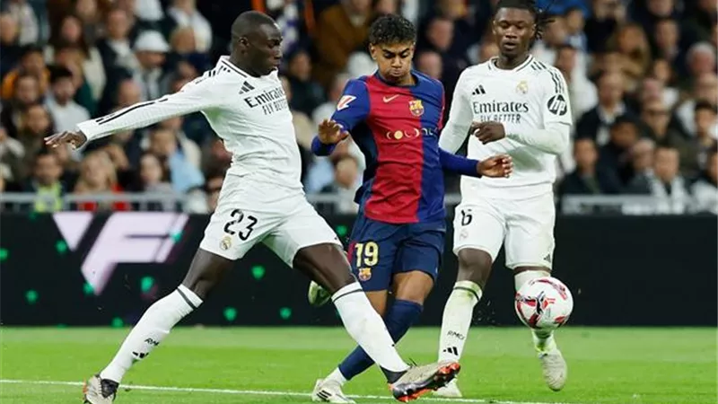 كم مرة فاز ريال مدريد بكأس ملك إسبانيا على حساب برشلونة؟