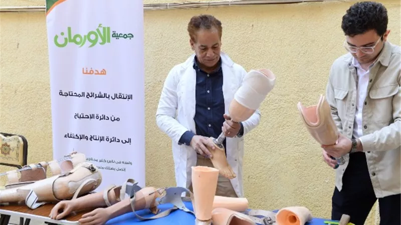 تسليم أجهزة تعويضية للمرضى غير القادرين بقنا