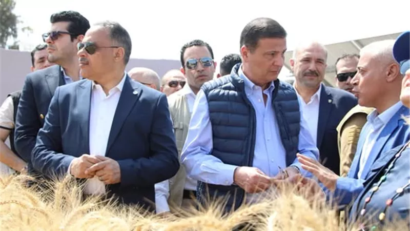 وزير الزراعة يوجه بخفض تكاليف معدات الحصاد لمزارعي القمح