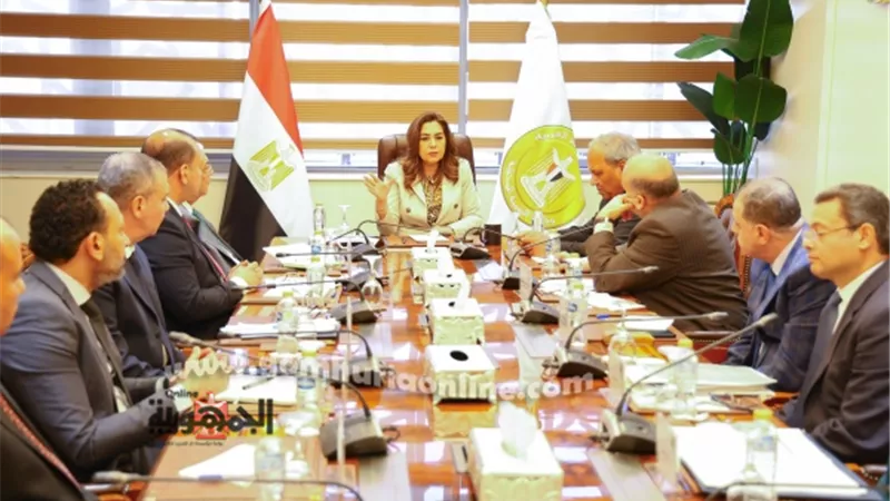 وزيرة التنمية المحلية تتابع مشروعات الخطة الاستثمارية بالمحافظات
