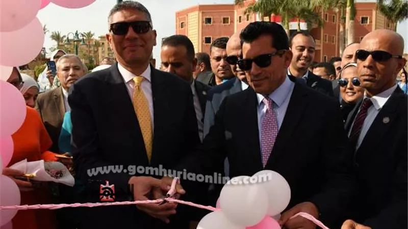 وزير الشباب ومحافظ الجيزة يفتتحان منشآت رياضية بحدائق الأهرام