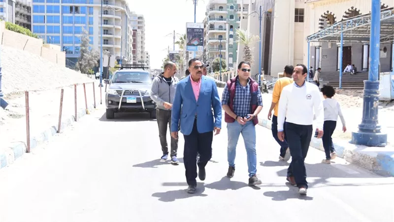 محافظ مطروح يتفقد مشروع تطوير كورنيش مطروح قبل بدء موسم المصيف