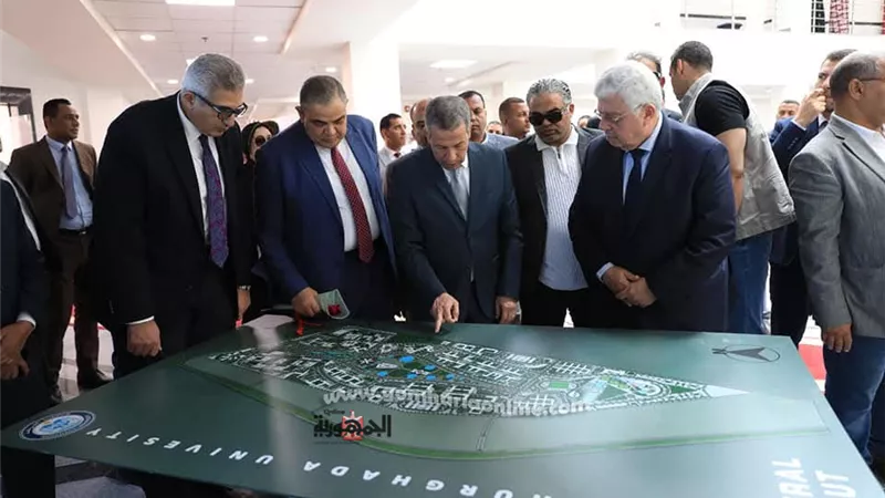 وزير التعليم العالي يفتتح كلية السياحة والفنادق بجامعة الغردقة