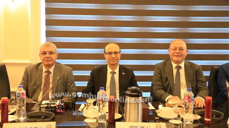 رئيس جامعة أسيوط يشارك باجتماع المجلس الأعلى للجامعات بالغردقة