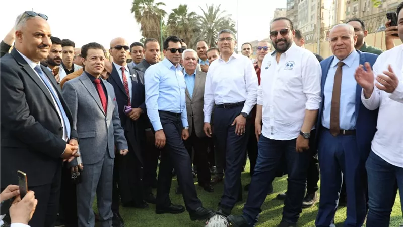 وزير الرياضة ومحافظ الجيزة يفتتحان ملاعب نادي الصحفيين النهري