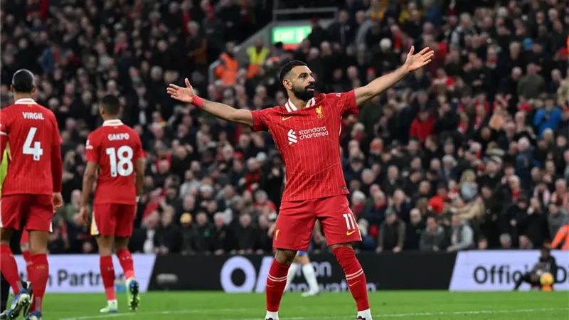 قبل حسم لقب البريميرليج .. محمد صلاح يتصدر سباق الحذاء الذهبي