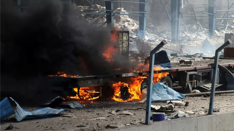 ارتفاع عدد ضحايا انفجار الميناء الإيراني في بندر عباس إلى 8 قتلى و750 مصابًا