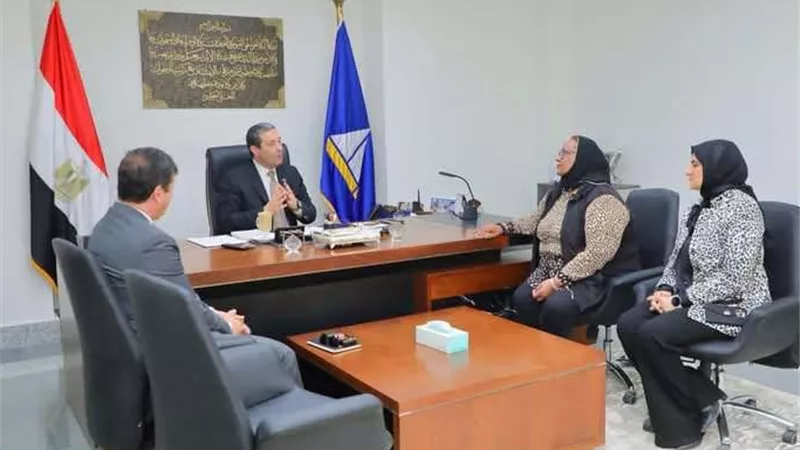 محافظ دمياط يطالب بالتوعية بالقضية السكانية