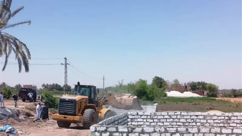 تكثيف أعمال إزالة التعديات ورفع الإشغالات بمدن كوم أمبو