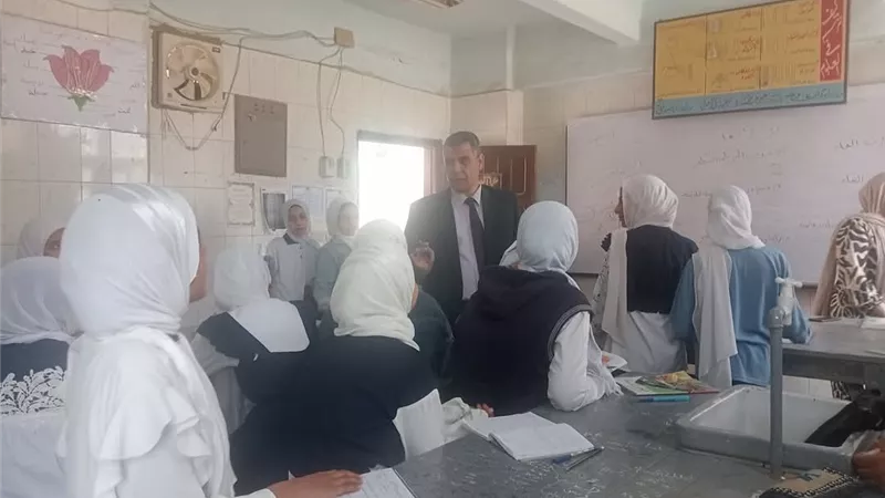 مدير تعليم الخانكة يتابع مدارس أبوزعبل