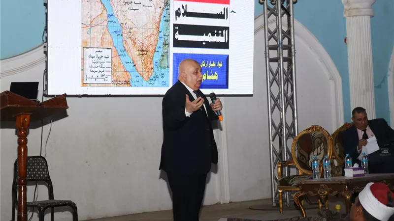 متابعة سير منظومة العمل باجتماع مجمع السويس الطبى
