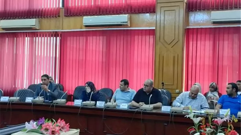 إنجاز مشروعات الطرق بالقنطرة غرب و فايد