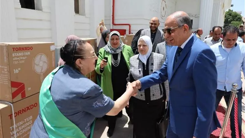 محافظ المنيا يكرم الأمهات المثاليات