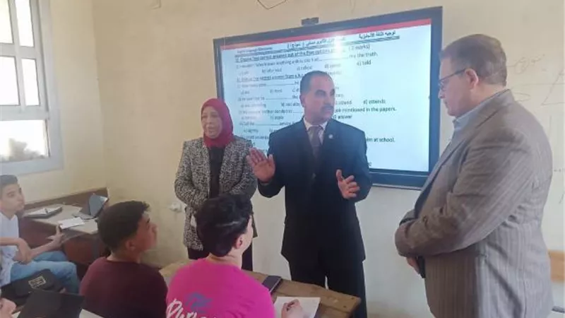 مدير تعليم قليوب يوجه باستخدام التكنولوجيا الحديثة