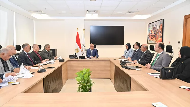 وزير الري يلتقي أعضاء مجلسي النواب والشيوخ لمناقشة طلبات المواطنين