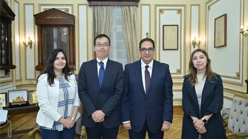رئيس جامعة القاهرة يستقبل الممثل الجديد ل