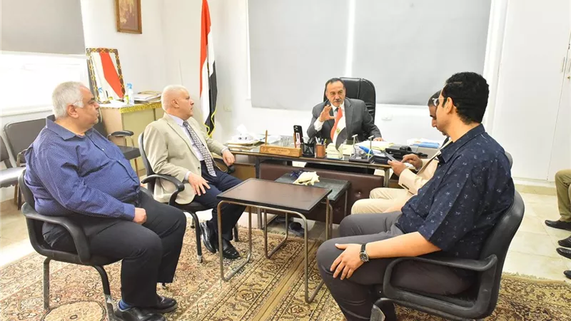 محافظ أسيوط يتفقد الجهاز المركزي للمحاسبات