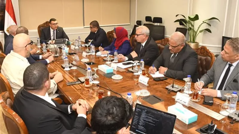 وزير الإسكان :وضع خُطط جديدة وبنَّاءة لتشجيع الاستثمار الأجنبي بمصر