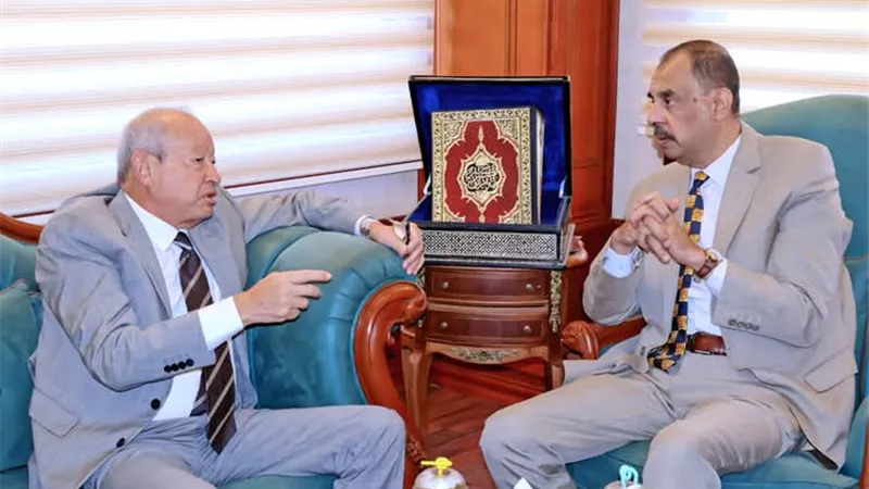 محافظ سوهاج يستقبل المهندس نجيب ساويرس لمناقشة مشروع 
