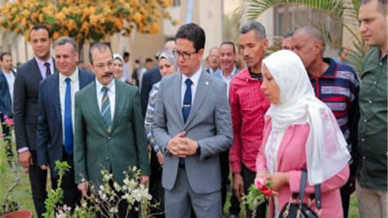 الجيزاوي يفتتح معرض الزهور الثانى بجامعة بنها