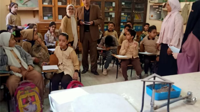 مدير تعليم الخانكة يتفقد مدارس كفر عبيان في زيارة ميدانية