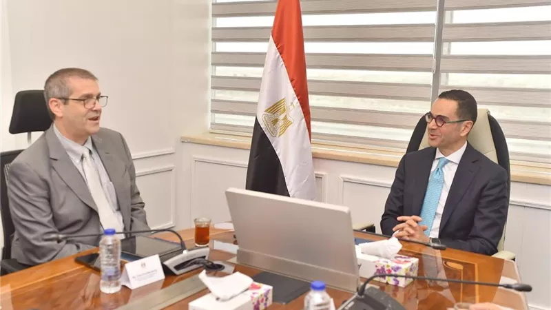 وزير الاستثمار: مصر تبنى استراتيجية واضحة لصناعة الغزل والنسيج