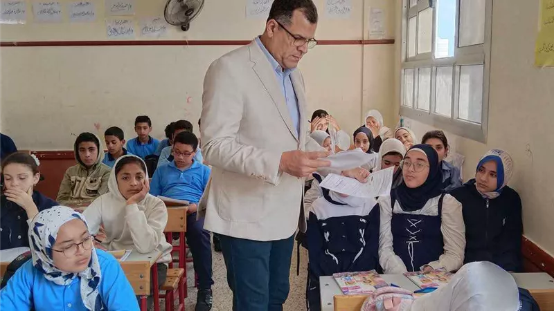 مدير تعليـــم دميـــاط يتفقد إمتحانات أبريل بكفر البطيخ