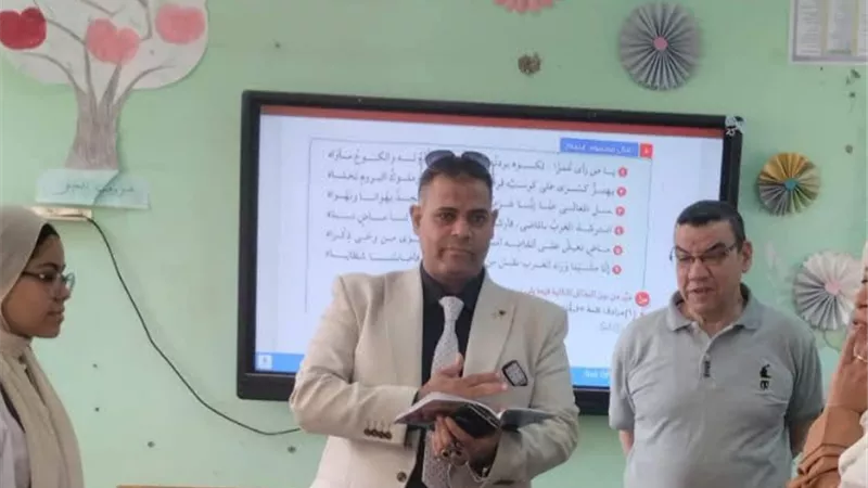 وكيل تعليم الخانكة يتابع أبوزعبل الثانوية بنات