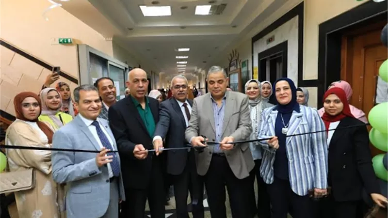 رئيس جامعة كفر الشيخ يفتتح المعارض السنويه لكليه التربية النوعية