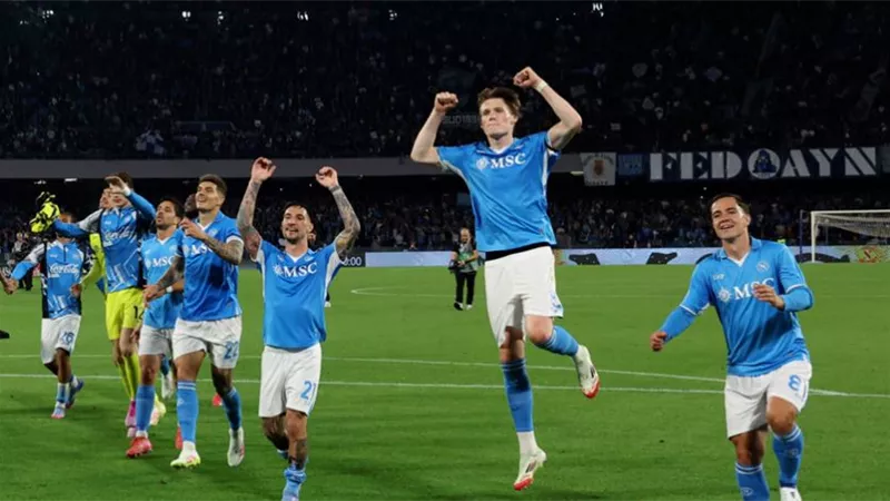 نابولي يعتلي صدارة الدوري الإيطالي بعد الفوز علي تورينو