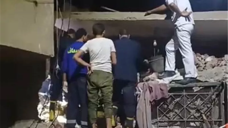 انهيار منزل بجسر التراب بغرب أسيوط وإنقاذ ٥ أشخاص من تحت الأنقاض