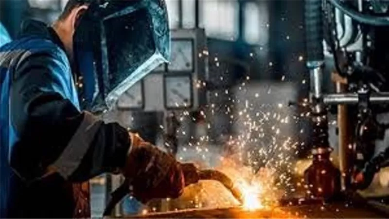 0.5%.. انخفاض في الصناعات التحويلية والاستخراجية خلال شهر فبراير