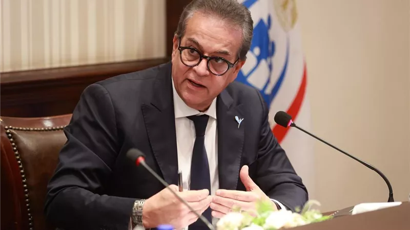 عبد الغفار يناقش خارطة طريق لإعداد الشباب للذكاء الاصطناعي