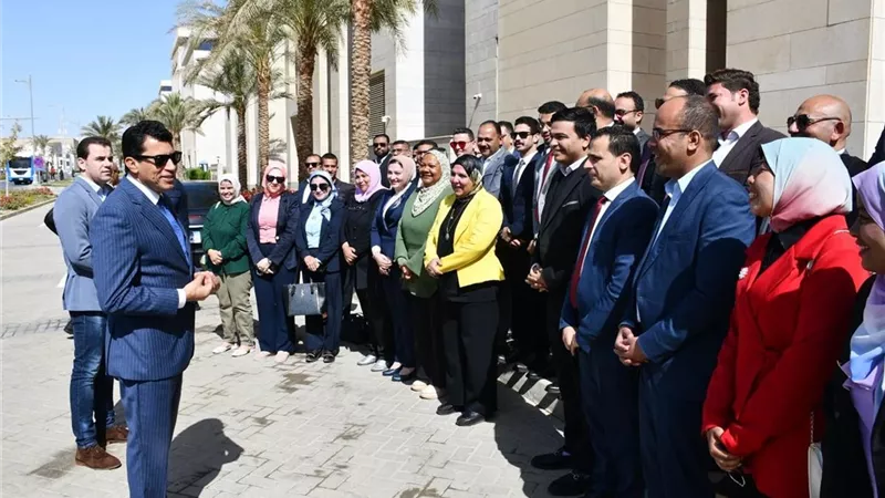 وزير الرياضة يستقبل ممثلي 