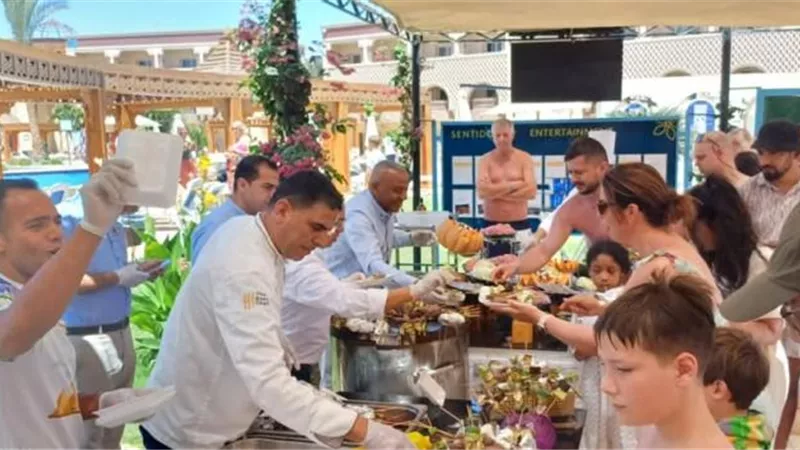 مهرجان الجمبري المشوي يبهر السياح علي شواطئ الغردقة