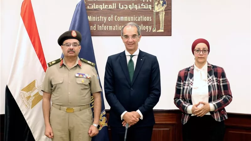 القوات المسلحة توقع بروتوكول تعاون مع وزارة الإتصالات