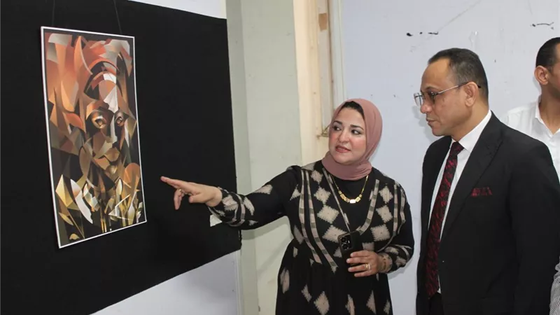كلية التربية النوعية بجامعة أسيوط تنظم معرض هندسيات أفريقية