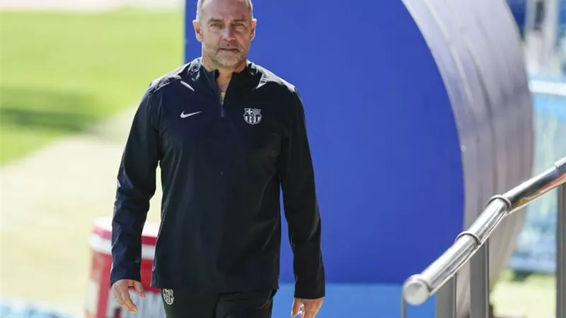 دش ساخن من فليك للاعبي برشلونة قبل مواجهة إنتر ميلان