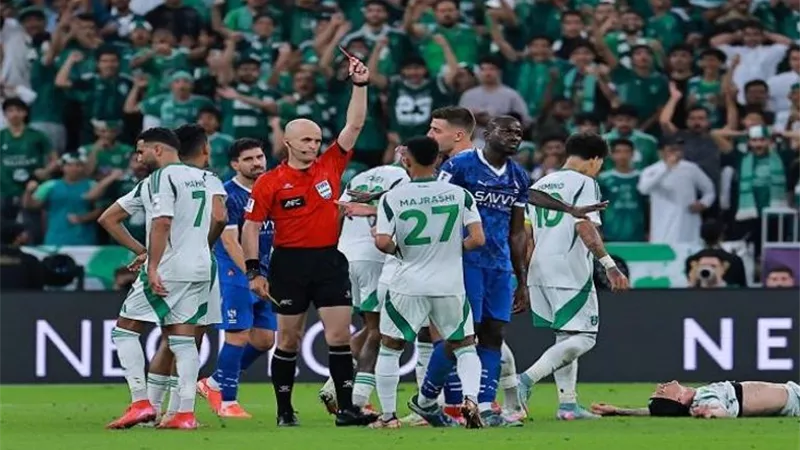 لحظة طرد كوليبالي من قمة الهلال والأهلي بدوري الأبطال - فيديو