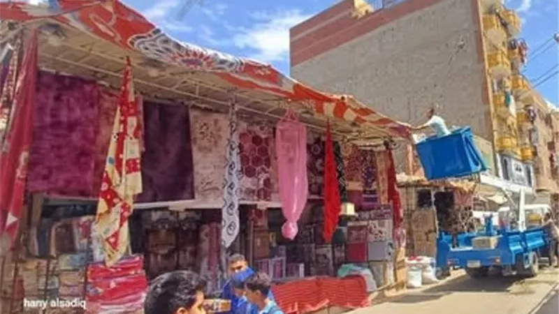 استجابةً للأهالي..رفع إشغالات منطقة سوق الجمعة بالإسماعيلية