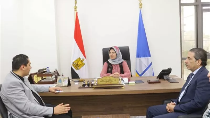 الصديق تبحث رفع كفاءة العاملين بالديوان العام بدورات تدريبية