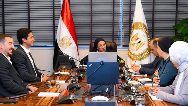 ياسمين فؤاد تبحث سبل تطوير وتنمية البيئة البحرية في مصر
