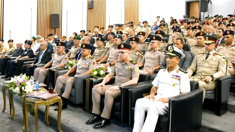وزير الدفاع يشهد مناقشة البحث الرئيسى لمركز الدراسات الإستراتيجية