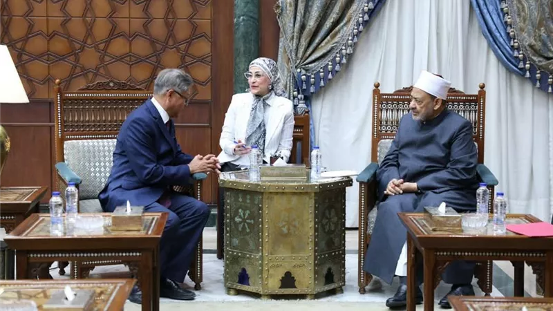 شيخ الأزهر يستقبل وفدًا تايلانديًّا برئاسة نائب وزير الخارجية
