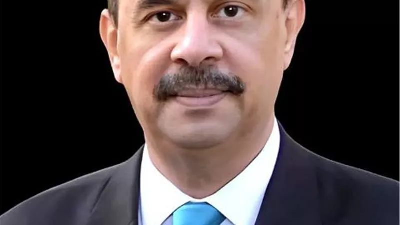 محافظ سوهاج يوجه بتوزيع حقائب مواد غذائية على العمال
