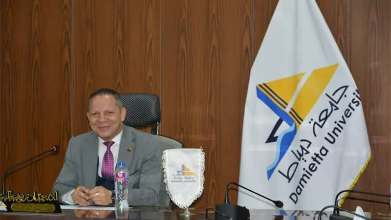منح ٣٦ بحثا درجة الماجستير والدكتوراة بجامعة دمياط