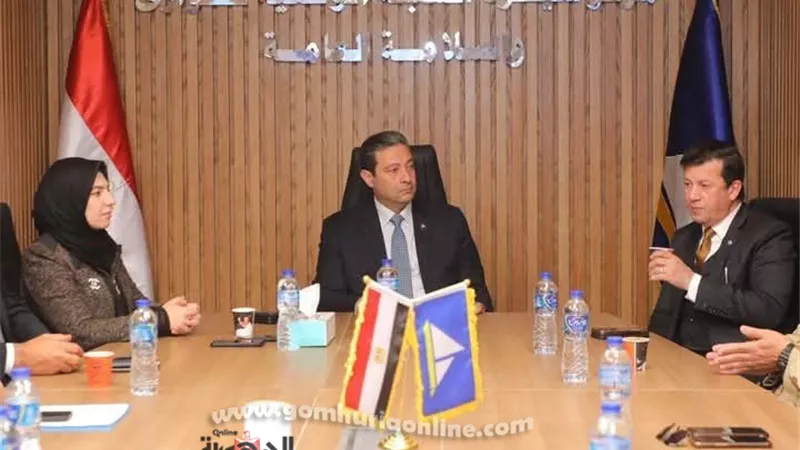 محافظ دمياط يتابع الإجراءات الإحترازية للتعامل مع الأحوال الجوية