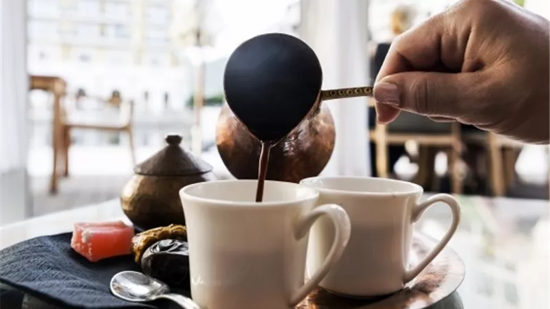 شرب القهوة يقلل خطر الوهن .. دراسة تكشف سر الشباب العضلي في الشيخوخة