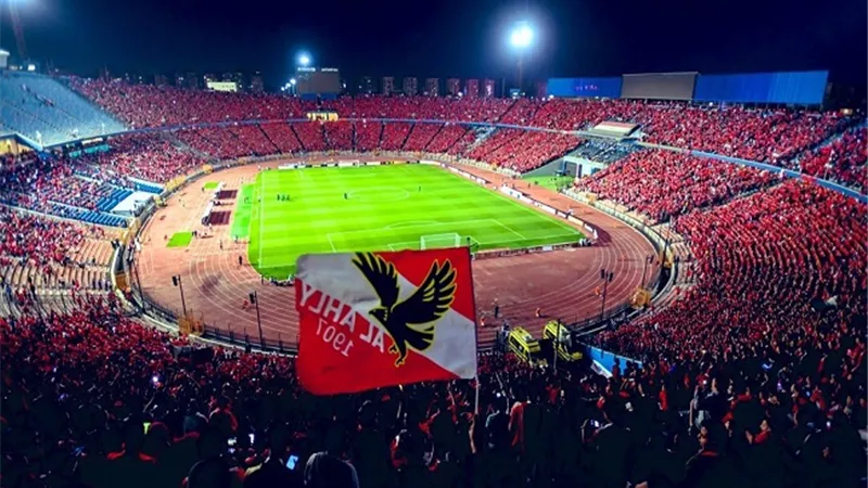 8 آلاف دولار.. واللعب بدون جمهور.. عقوبات تنتظر الأهلي من الكاف