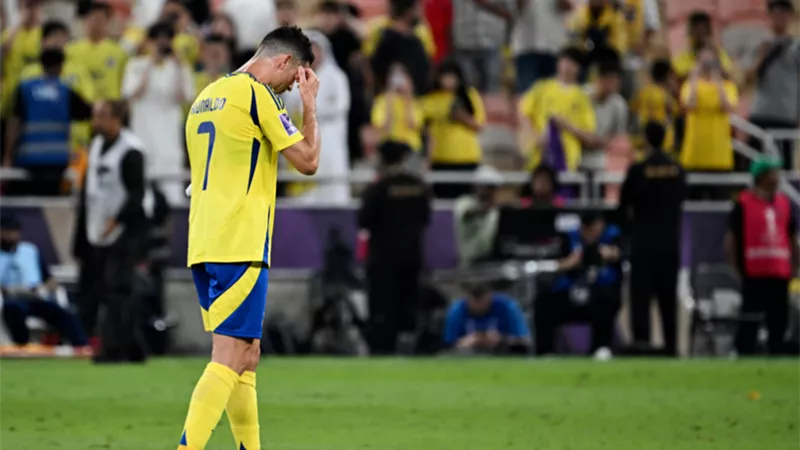 شاهد ماذا فعل رونالدو بعد خروج النصر من دوري أبطال آسيا